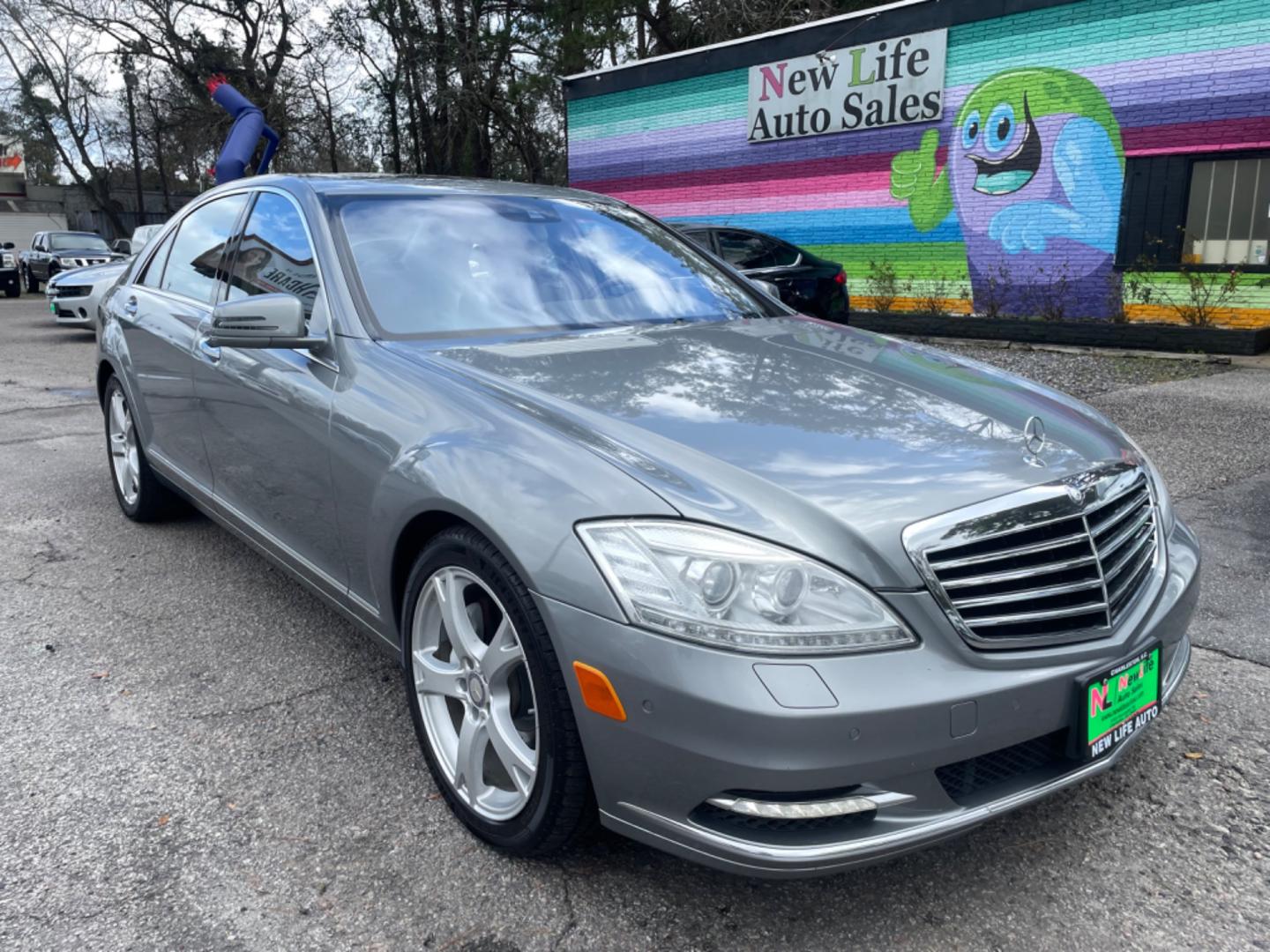 2013 GRAY MERCEDES-BENZ S-CLASS S550 (WDDNG7DB8DA) with an 4.6L engine, Automatic transmission, located at 5103 Dorchester Rd., Charleston, SC, 29418-5607, (843) 767-1122, 36.245171, -115.228050 - Photo#0